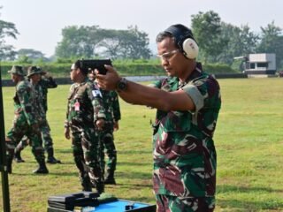 Lanud Jenderal Besar Soedirman Gelar Latihan Menembak Laras Panjang dan Pistol