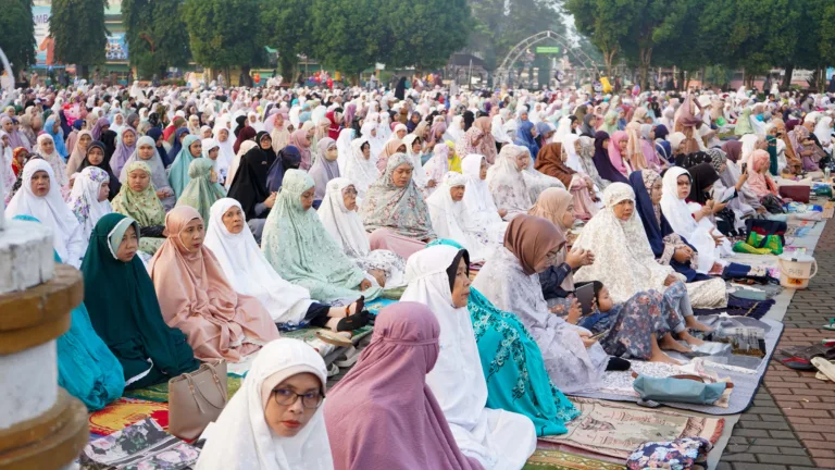 Pemkab Purbalingga Gelar Sholat Idul Adha dan Salurkan Ribuan Hewan Qurban (4)