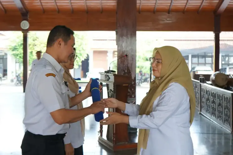 kenapa-bupati-banjarnegara-mutasi-ratusan-guru-pengawas-dan-tenaga-kesehatan-o2eaqfh8