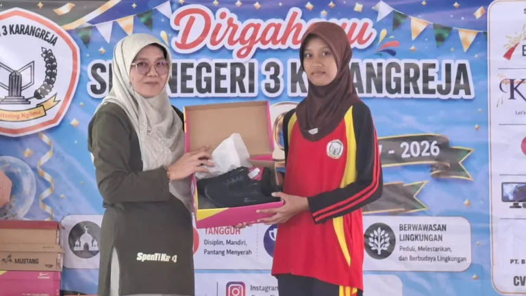 Dukung Program Bupati, SMPN 3 Karangreja Luncurkan Gerakan Satu Guru Karyawan Satu Sepatu (1)